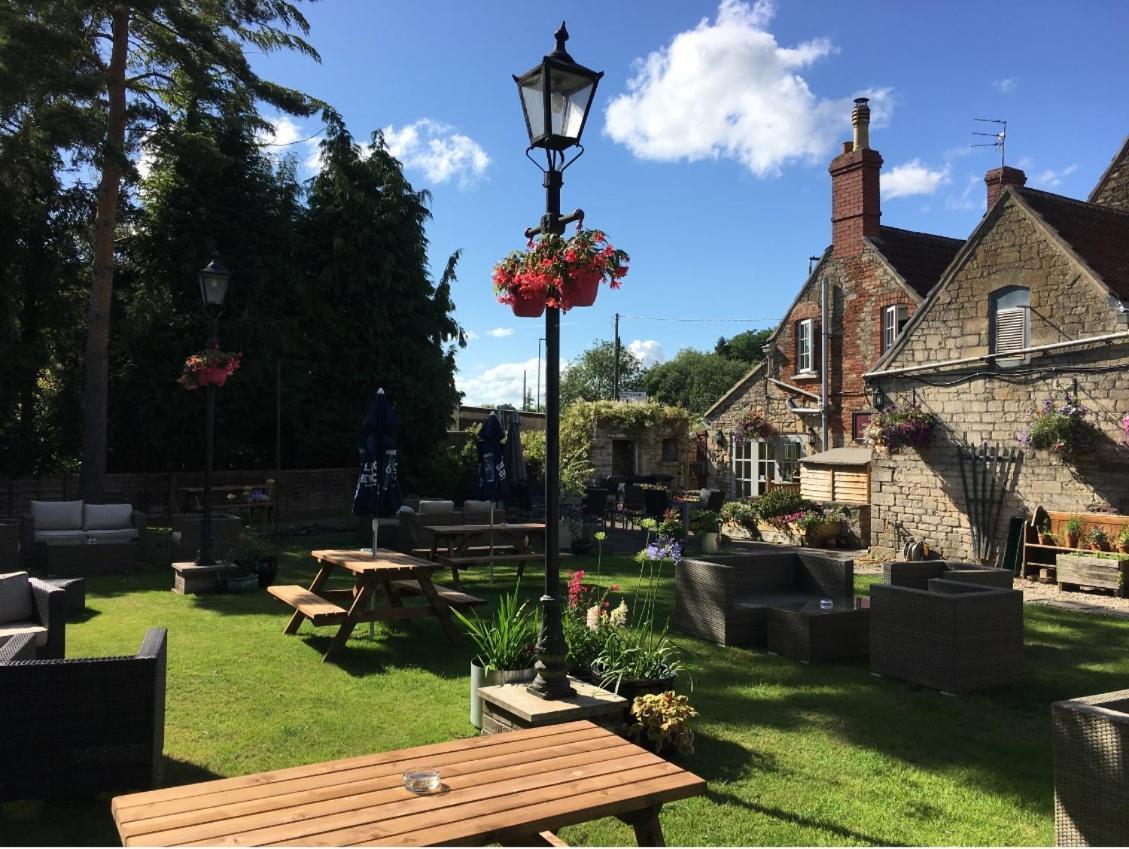 The Bell At Old Sodbury Hotel Чипинг Содбъри Екстериор снимка